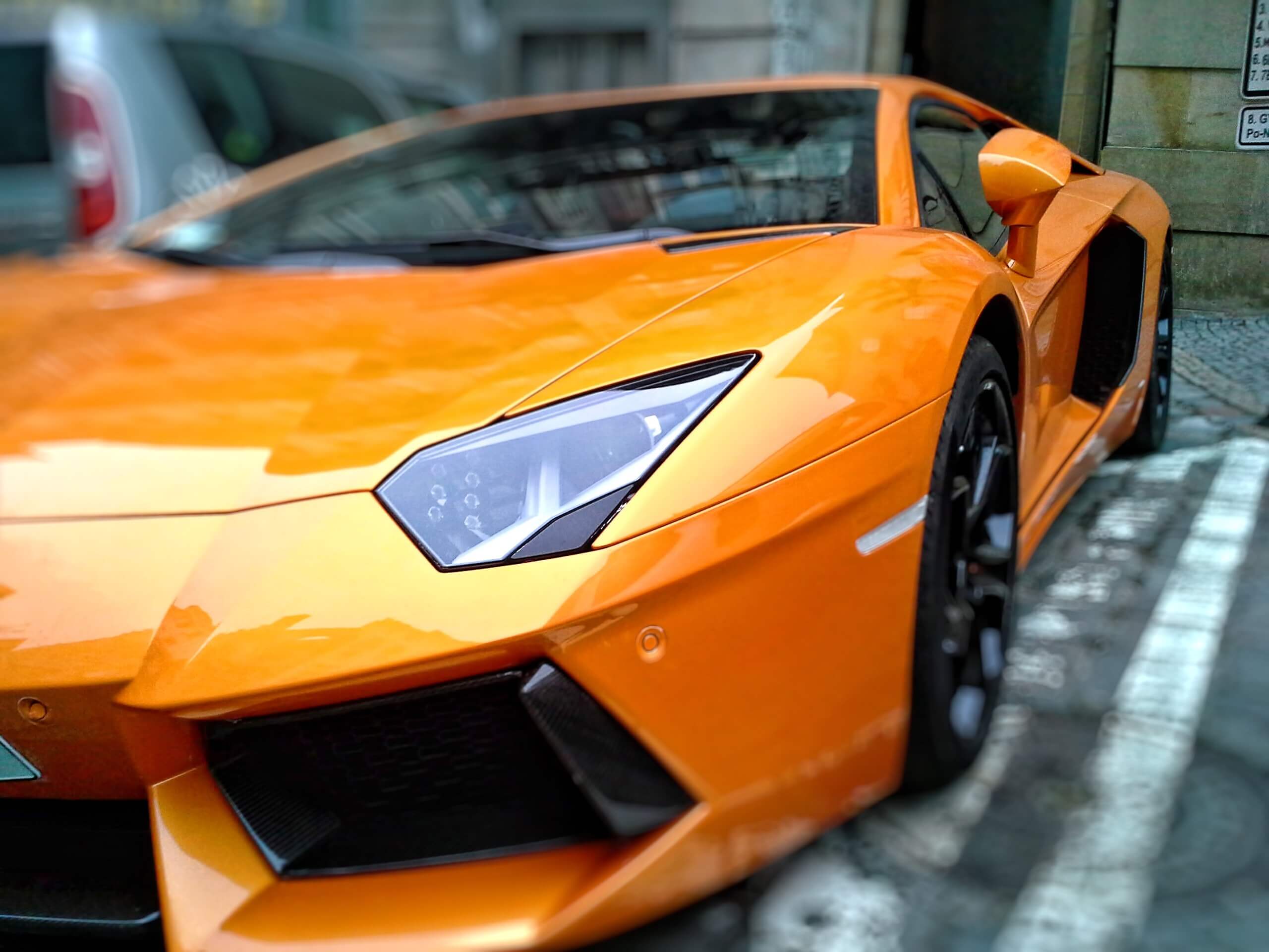 Lamborghini (orange)