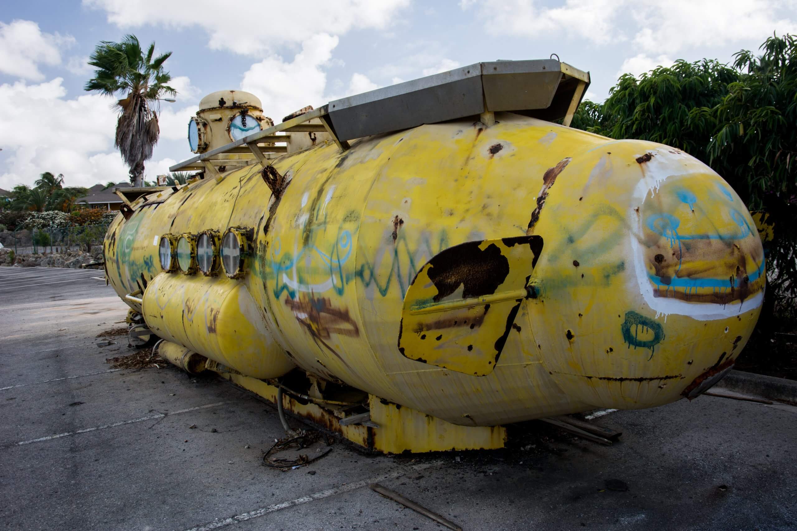 graffiti-old-submarine-2124