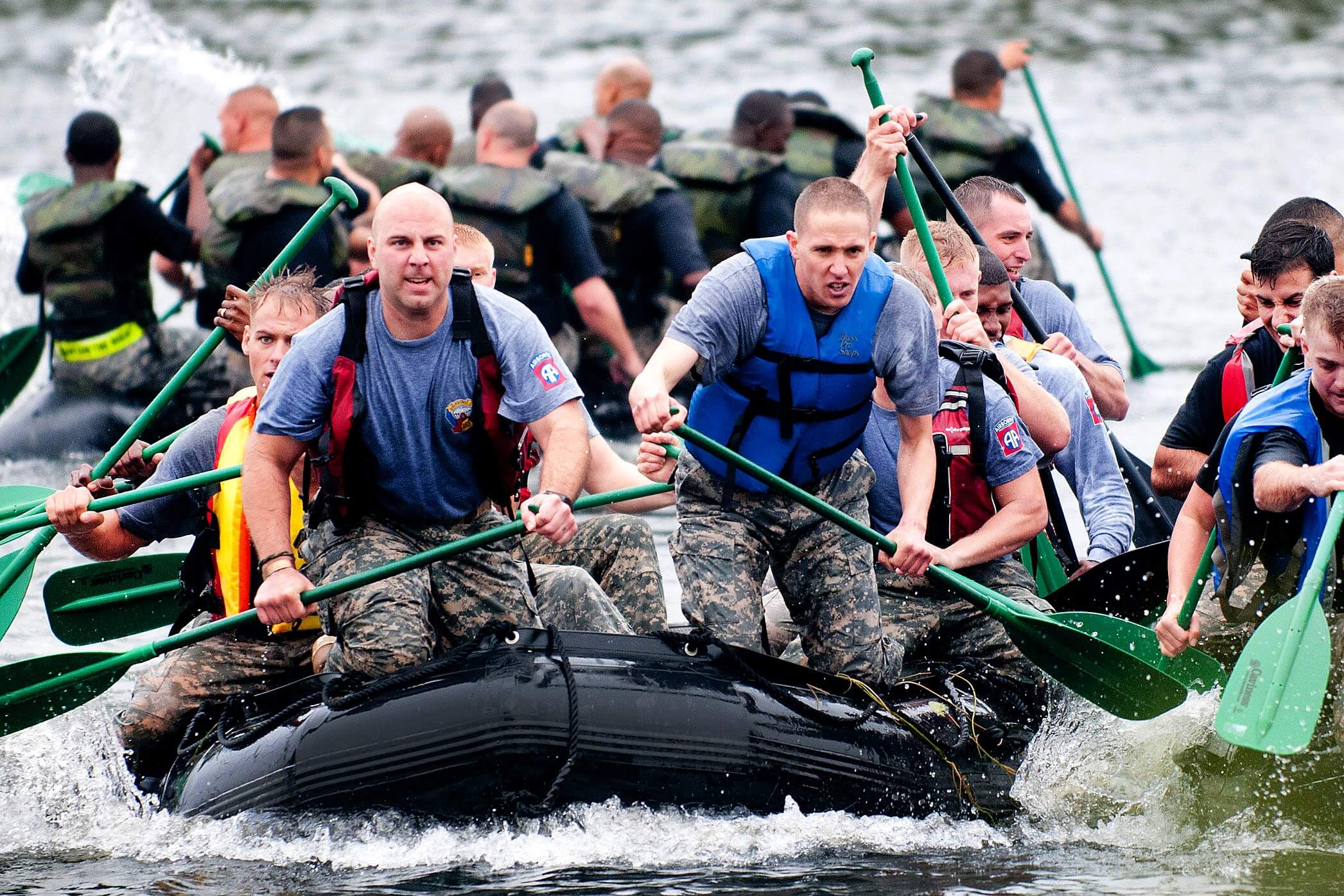 boat-teamwork-training-exercise-39621
